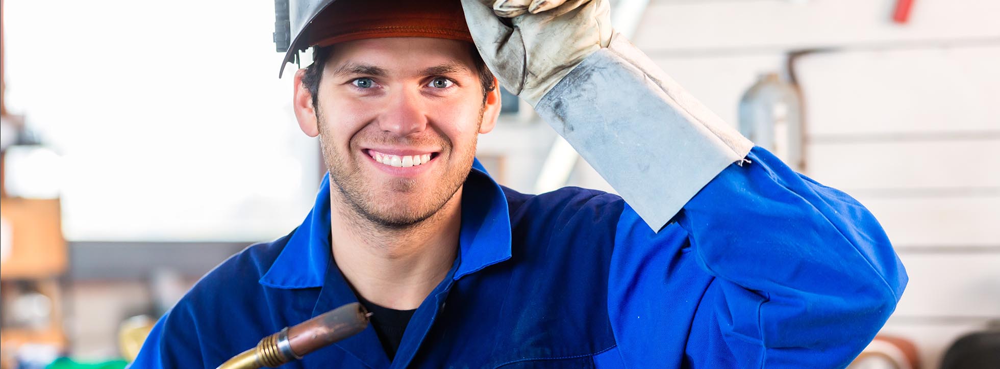 Welder with welding device in metal workshop WFK Personalvermittlung – Schweißer